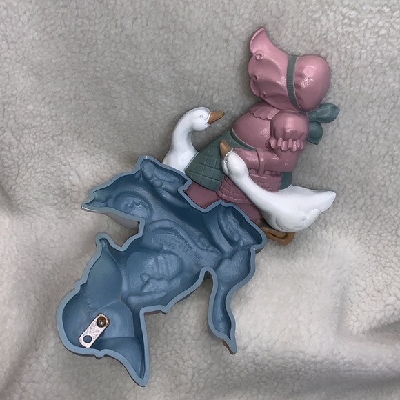 Burwood 2 piece Country Goose boy and girl plastic wall hanging set pastel color - Picture 10 of 10